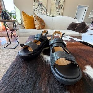 CLARKS UN HARVEST ARTISIAN BLACK LEATHER SANDALS - Sz 11